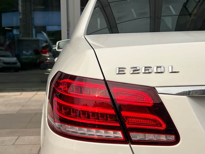 Mercedes-Benz E-Class 2015 E 260 L Sport — фото 14
