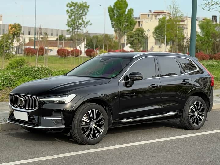 Volvo XC60 2022 B 5 4 WD — фото 1