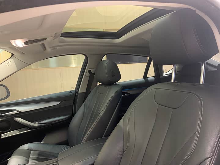 BMW X6 2018 x Drive 35i Leading — фото 15