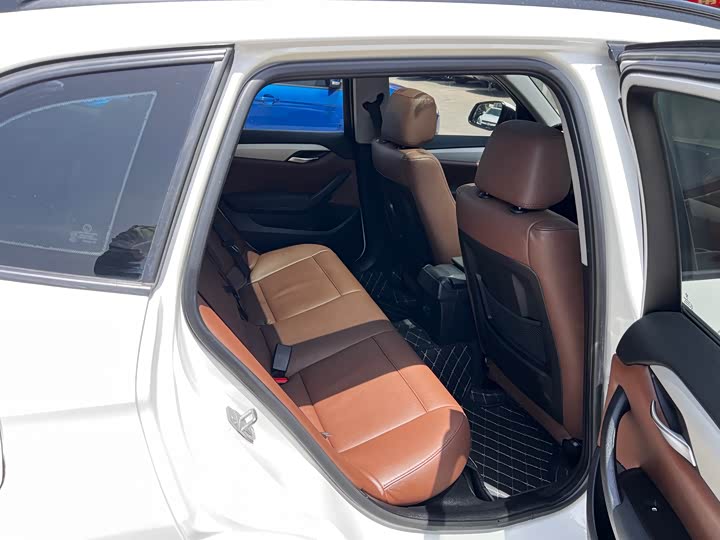 BMW X1 2015 s Drive 18i — фото 19