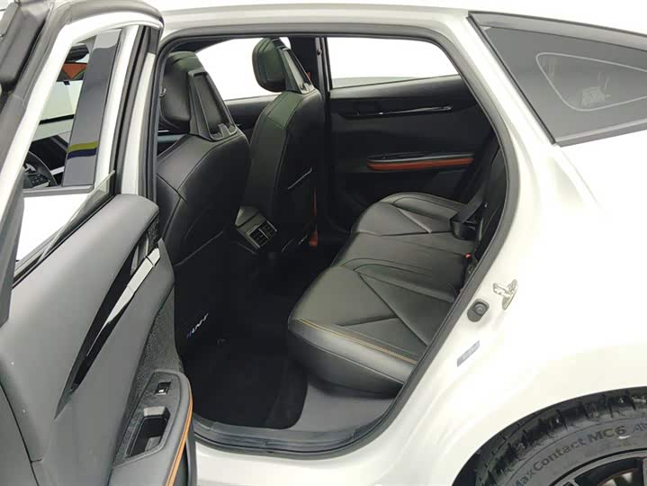 Changan UNI-V 2022 1.5 T Premium — фото 11