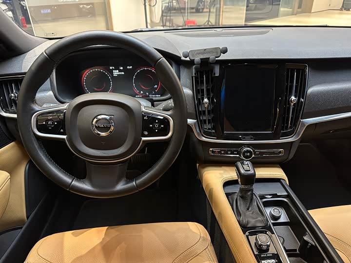 Volvo V90 2019 Cross Country T 5 AWD V — фото 7