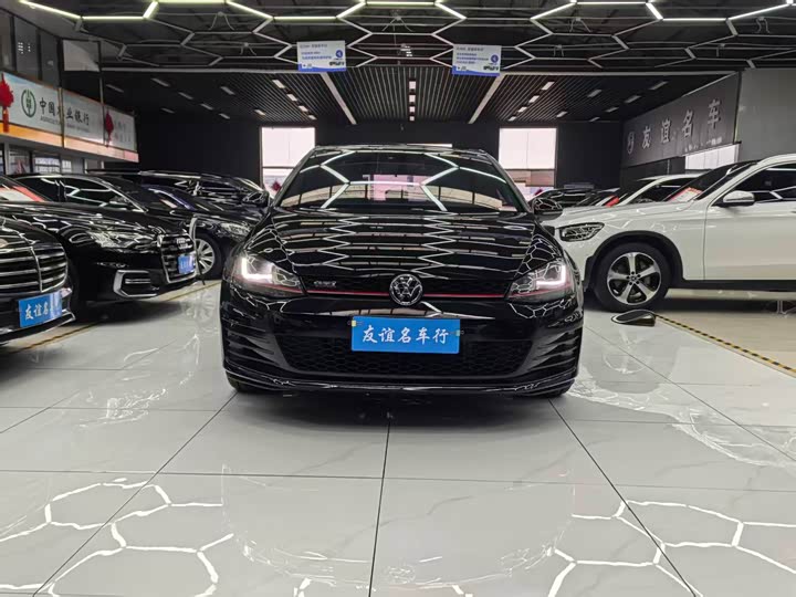 Volkswagen GTI 2016 2.0 TSI GTI — фото 1