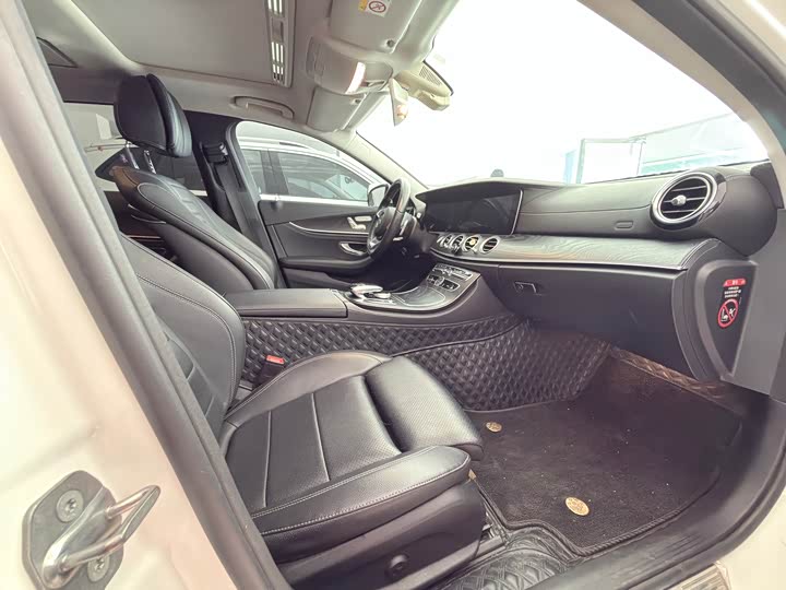Mercedes-Benz E-Class 2018 E 200 L Sport — фото 9