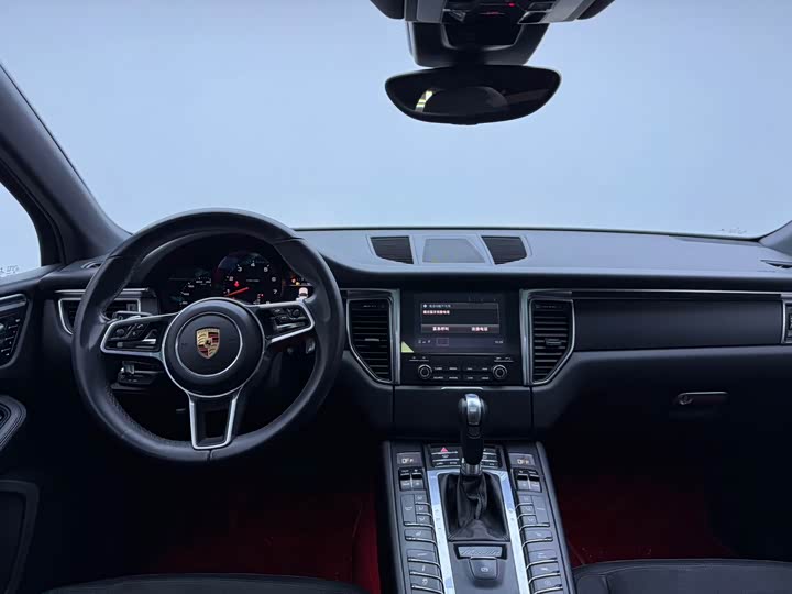 Porsche Macan 2017 Macan 2.0 T — фото 12