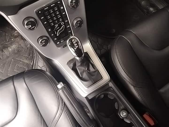 Volvo V40 2019 T 3 — фото 14