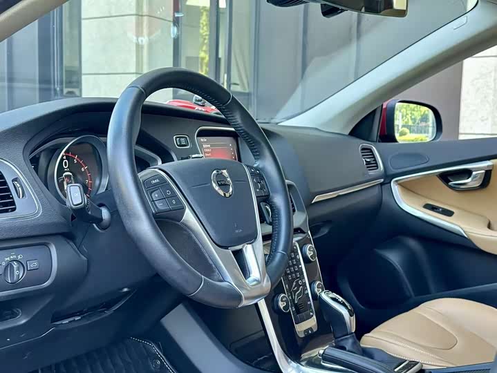 Volvo V40 2018 T 3 — фото 10