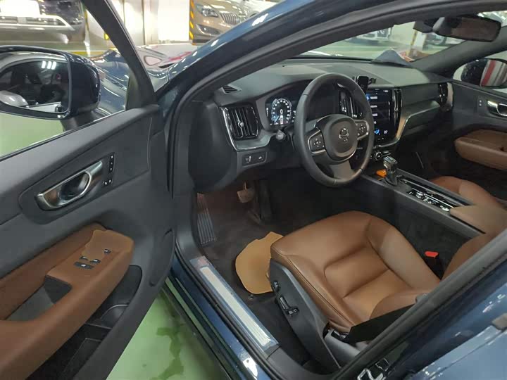 Volvo XC60 2021 T 5 4 WD — фото 12