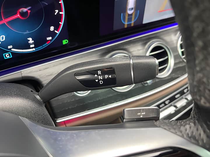Mercedes-Benz E-Class 2022 E 260 L Sport — фото 22