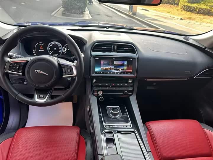 Jaguar F-PACE 2018 2.0 T 4 WDR-Sport — фото 11