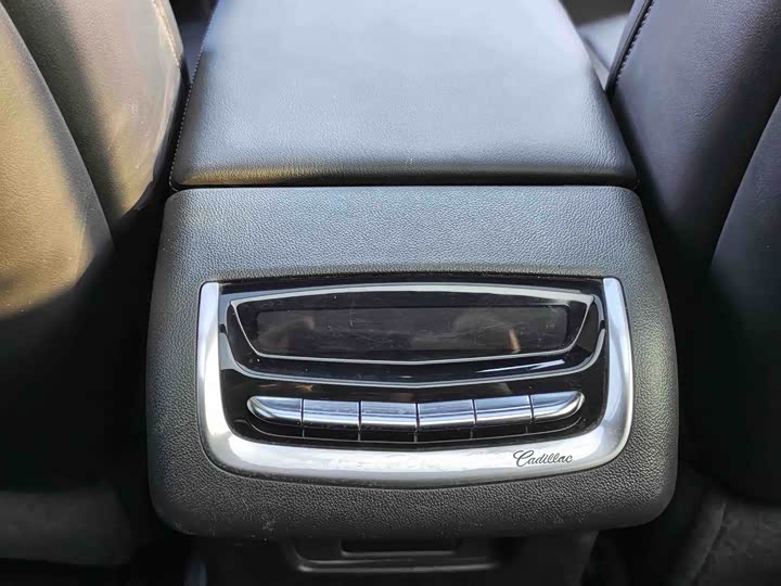 Cadillac XT6 2021 28 T 4 WDLuxury — фото 11