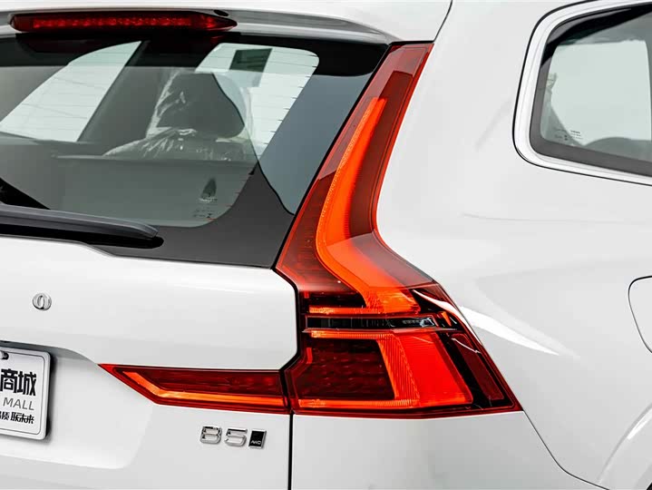 Volvo XC60 2026 B 5 4 WD — фото 8