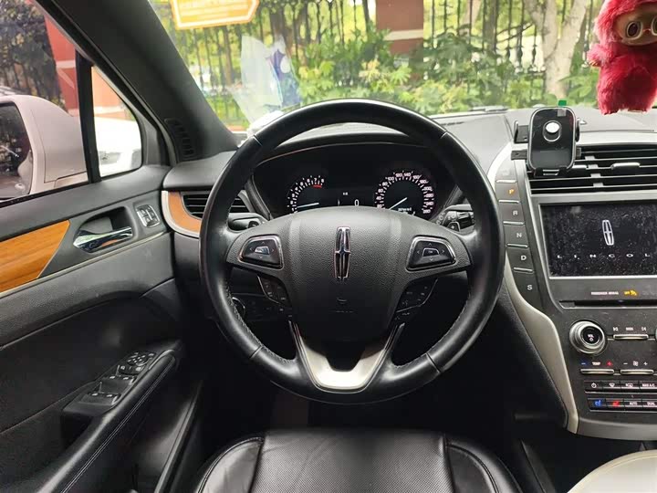 Lincoln MKC 2017 2.0 T 4 WD — фото 3