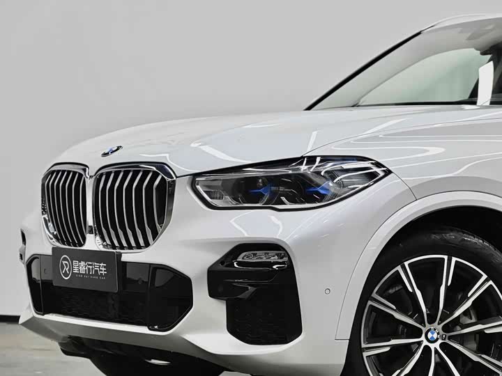 BMW X5 2019 x Drive 40i M — фото 13