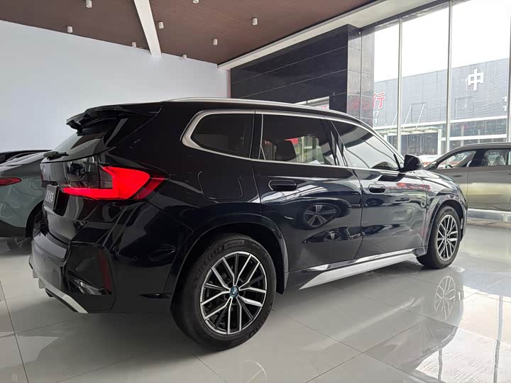 BMW iX1 eDrive25L M спортпакет — фото 13