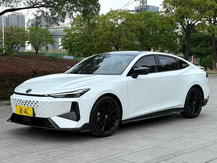 Changan UNI-V 2024 1.5 T Sport — фото 1