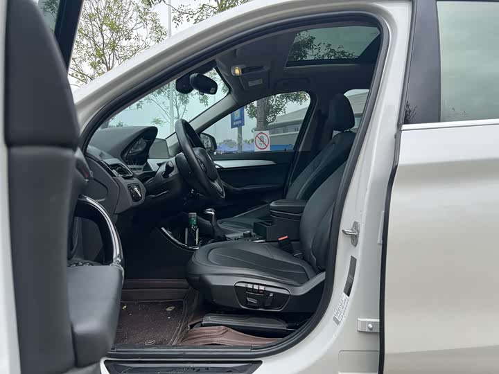 BMW X1 2018 s Drive 20 Li Leading — фото 12