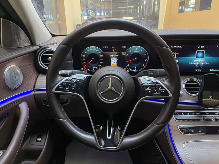 Mercedes-Benz E-Class рестайлинг E 260 L — фото 9