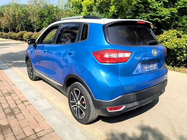 Changan CS15 2016 1.5 L MT — фото 5