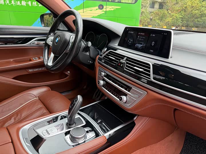 BMW 7-Series 2018 740 Li x Drive M — фото 14