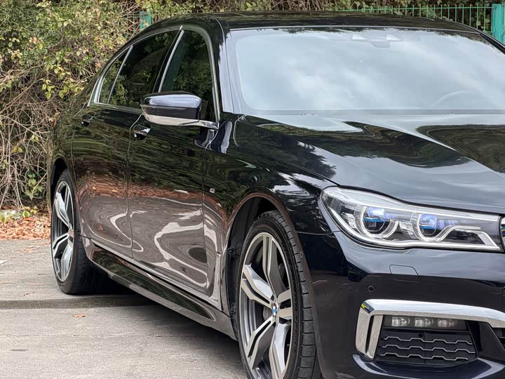 BMW 7-Series 2018 740 Li x Drive M — фото 6