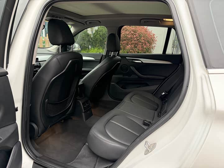 BMW X1 2019 s Drive 20 Li Leading — фото 4