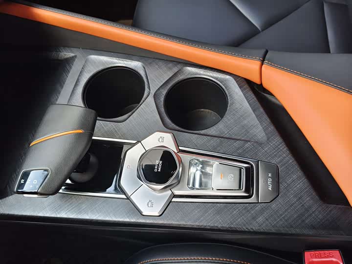 Changan UNI-V 2022 1.5 T Premium — фото 7