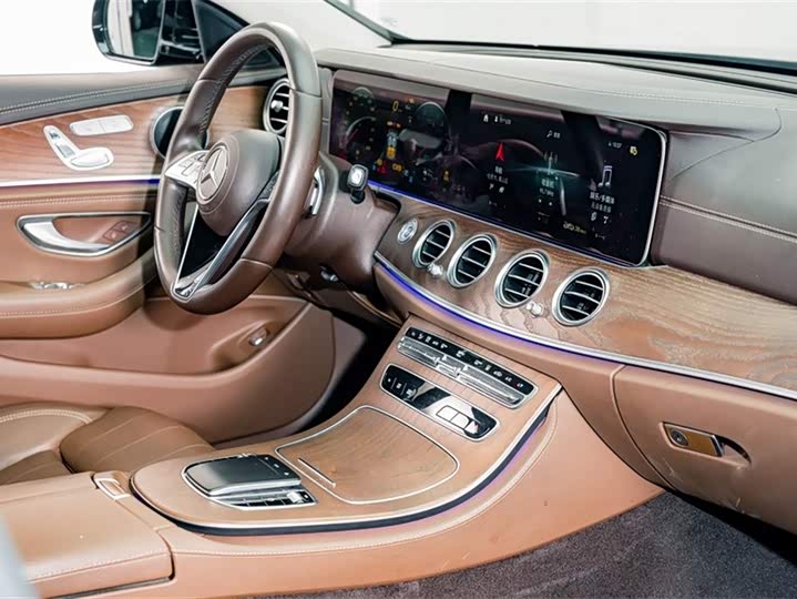 Mercedes-Benz E-Class 2022 E 350 e L — фото 18