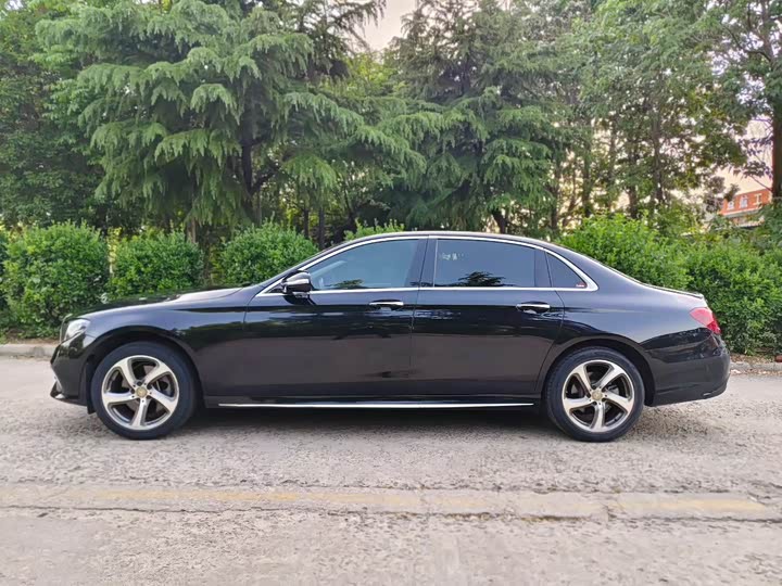 Mercedes-Benz E-Class 2018 E 200 L Sport — фото 3