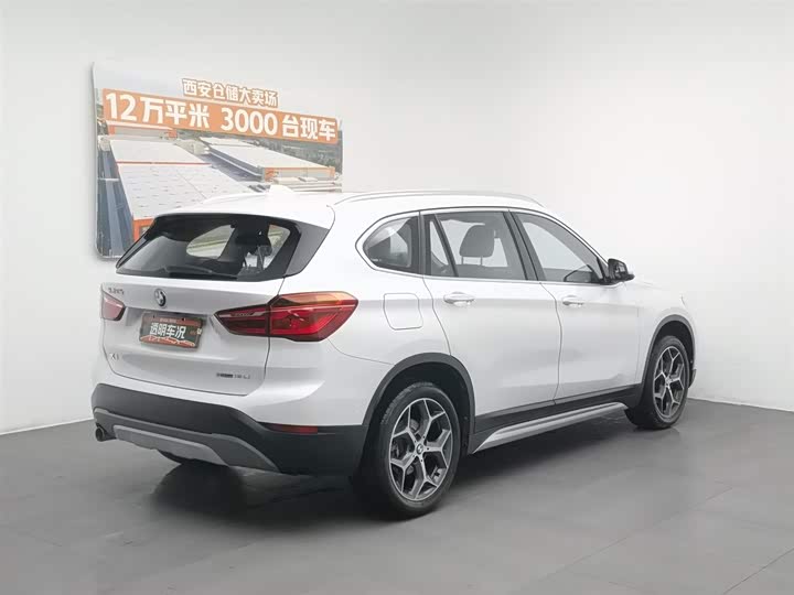 BMW X1 2018 s Drive 18 Li — фото 2