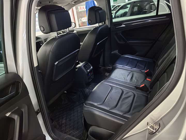 Volkswagen Tiguan 2018 330 TSI 4 WD — фото 8