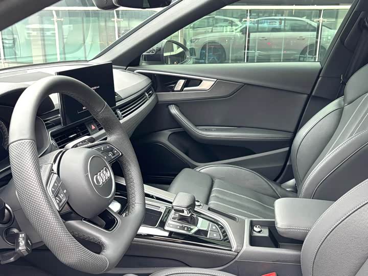 Audi A4L 40 TFSI люкс-динамик — фото 4
