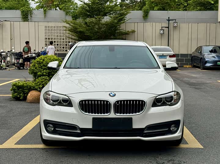 BMW 5 Series 520Li — фото 3