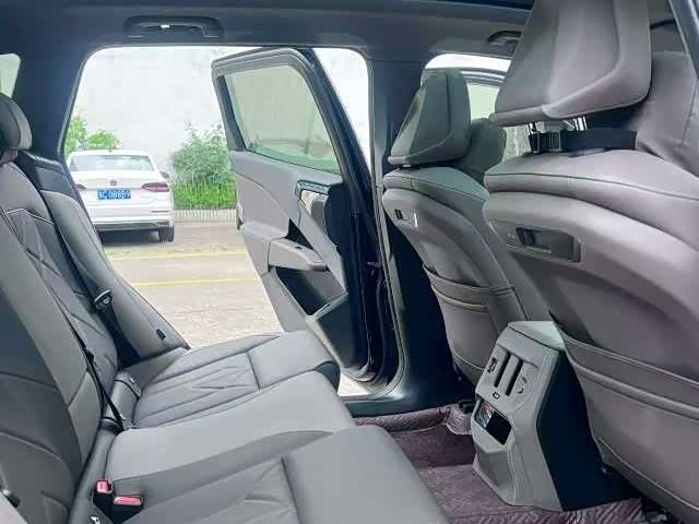 BMW X3 2025 x Drive 30 L Leading M — фото 5