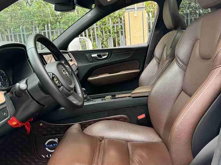 Volvo XC60 2021 T 5 4 WD — фото 9