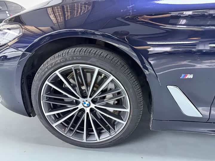 BMW 5 Series — фото 19