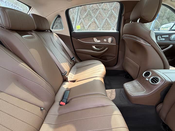 Mercedes-Benz E-Class 2021 E 300 L Luxury — фото 16