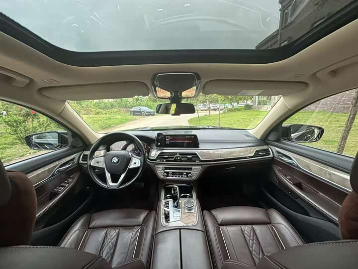BMW 7-Series 2019 740 Li Leading — фото 9