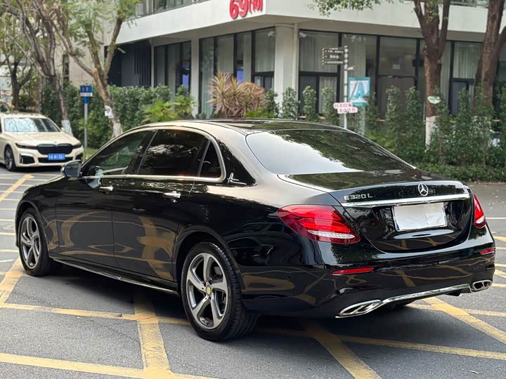 Mercedes-Benz E-Class 2017 E 300 L Luxury — фото 4
