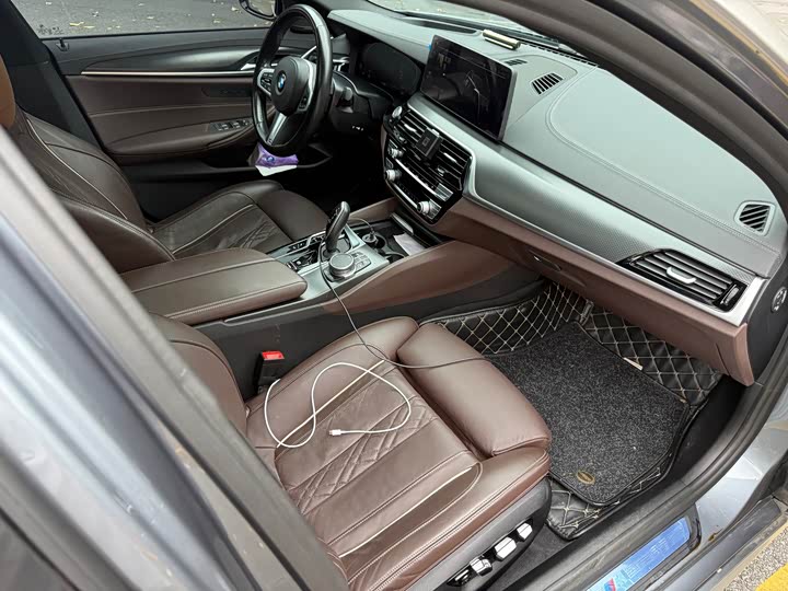 BMW 5 Series 540i M спортпакет — фото 11