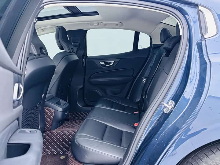 Volvo S60 2023 B 4 — фото 14