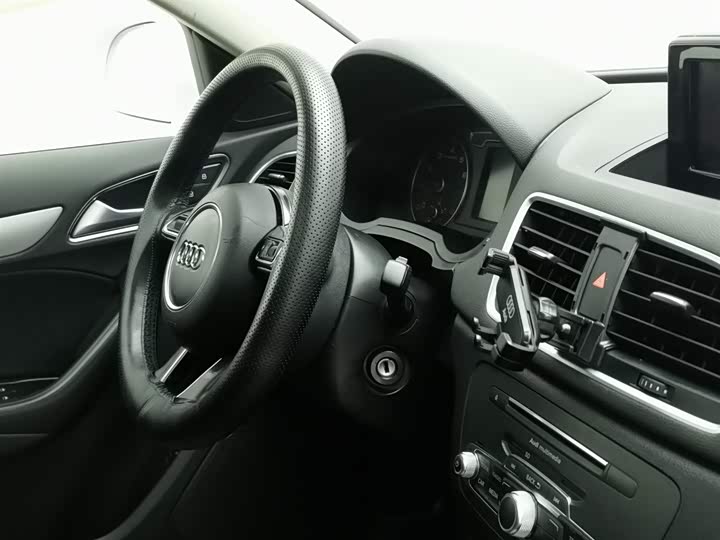 Audi Q3 2018 30 TFSI — фото 22