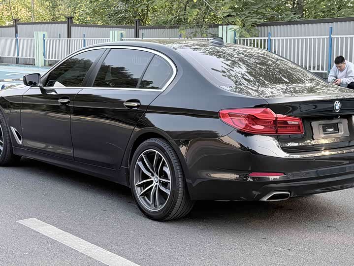 BMW 5-Series 2017 528 Li Leading — фото 14