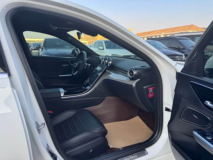 Mercedes-Benz C-Class 2024 C 260 L — фото 4