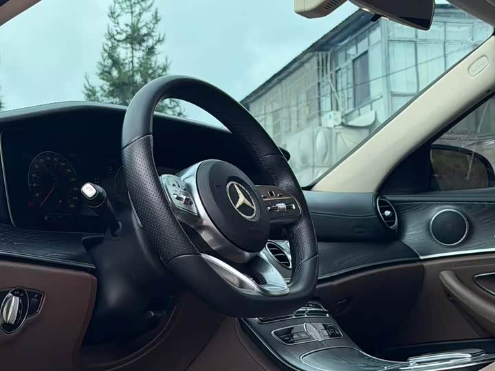 Mercedes-Benz E-Class E 200 L спорт — фото 4