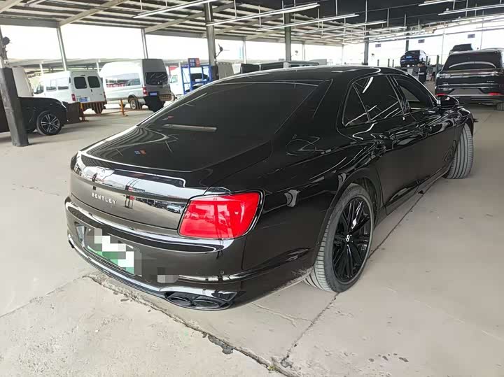 Bentley Flying Spur — фото 17