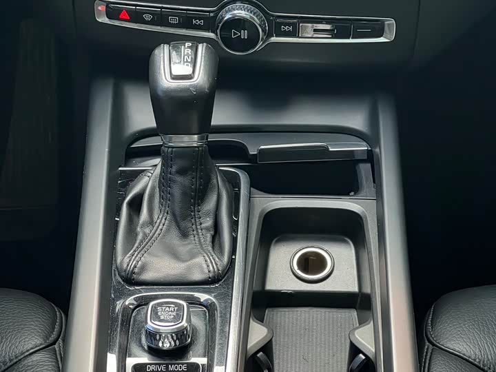 Volvo XC60 2019 T 5 4 WD VI — фото 15