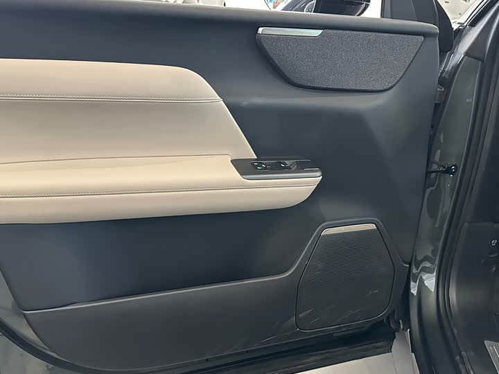 Volvo XC70 Hybrid 2026 4 WD Core — фото 8