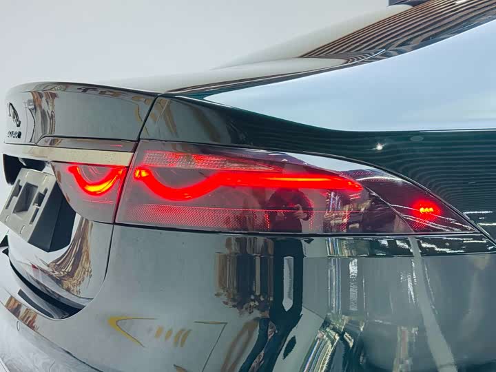 Jaguar XFL 2024 2.0 T P 250 2 WD — фото 16
