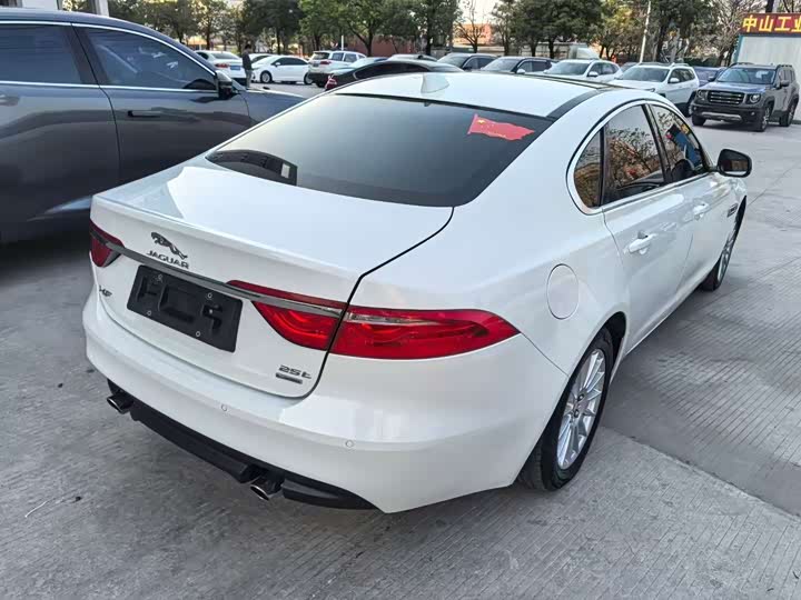 Jaguar XF 2016 XF 2.0 T 2 WD — фото 4